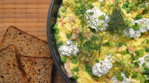 Skramble eggs med skinke og hytteost - GastroUlven