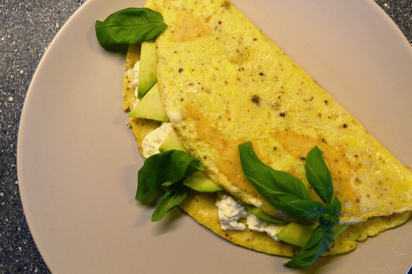 Omelet med hytteost og avokado fra GastroUlven