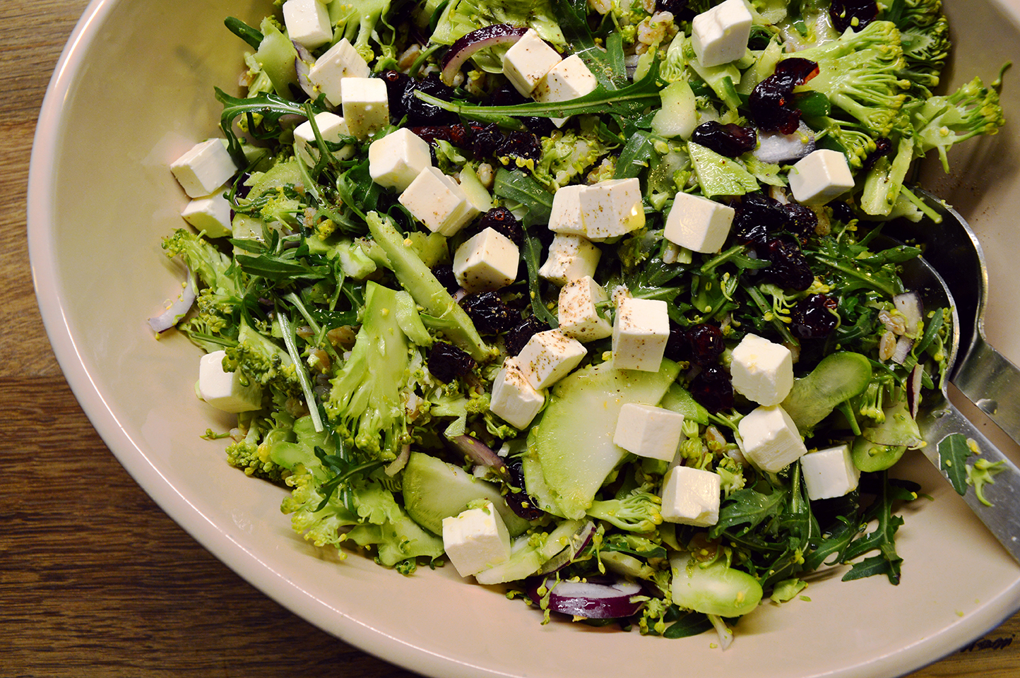 Broccolisalat med perlespelt