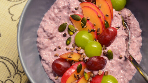 Rød chiagrød - sund morgenmad til hverdag og vægttab