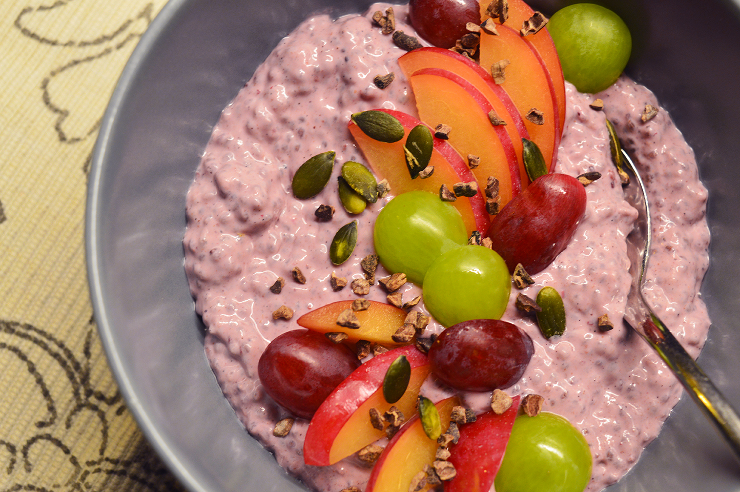 Rød chiagrød - sund morgenmad til hverdag og vægttab