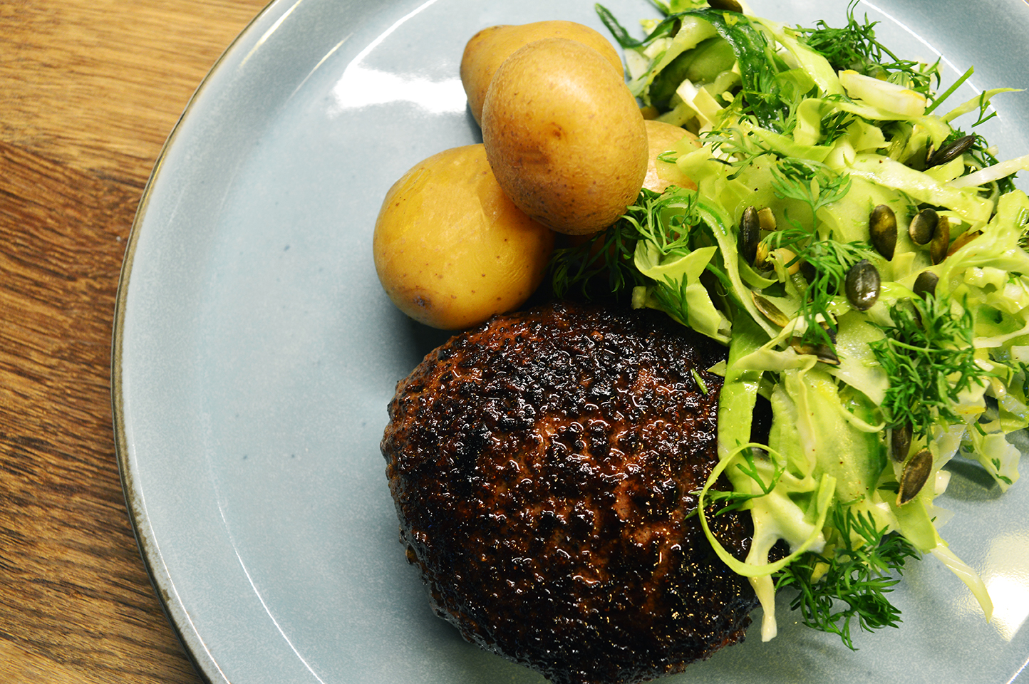 Hakkebøf med kartofler og fennikelsalat - Aftensmad fra GastroUlven