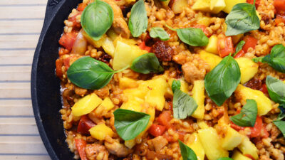 Kyllingegryde med mango og perlespelt - Hverdagsmad fra gastroulven