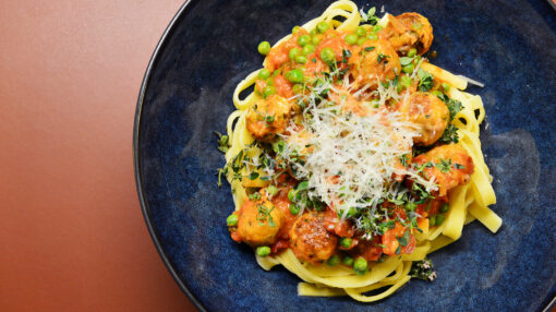 Squashkødboller med tomatsovs og pasta - hverdagsmad uden kød